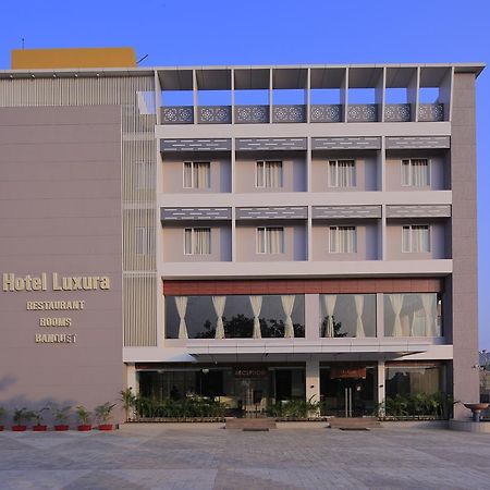 Hotel Luxura Godhra Zewnętrze zdjęcie