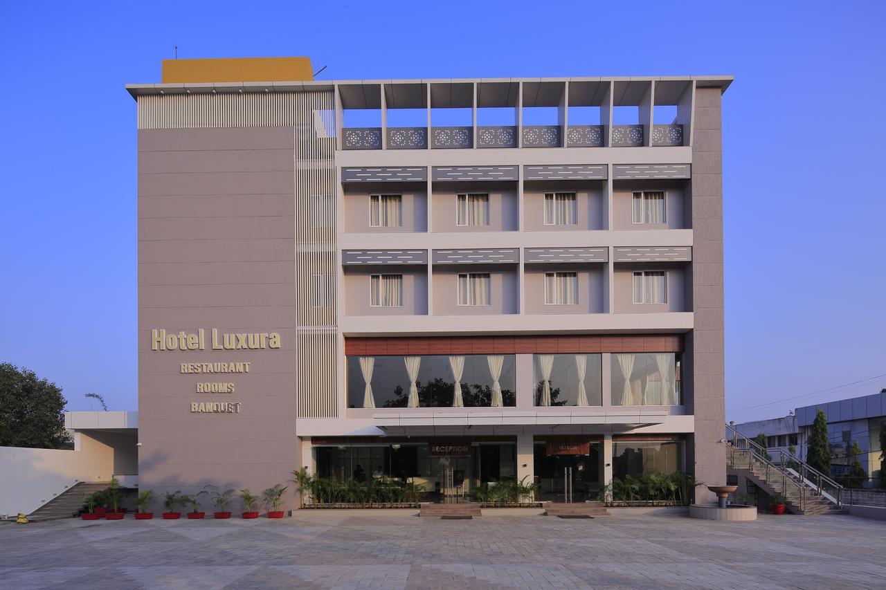 Hotel Luxura Godhra Zewnętrze zdjęcie
