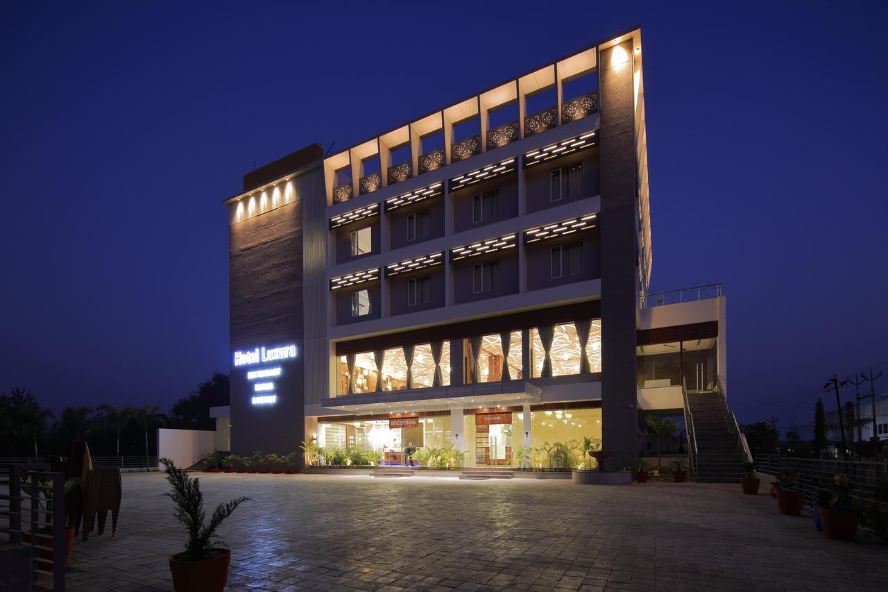 Hotel Luxura Godhra Zewnętrze zdjęcie