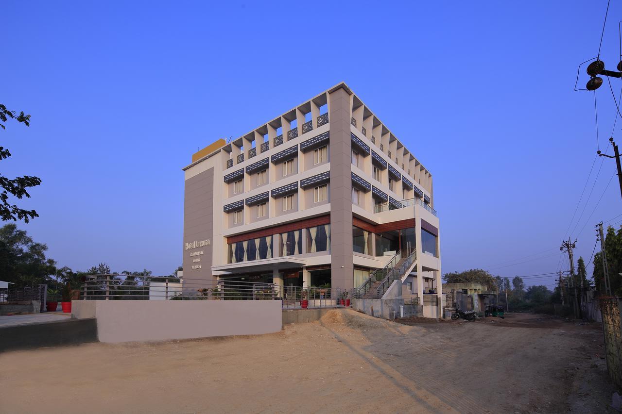 Hotel Luxura Godhra Zewnętrze zdjęcie